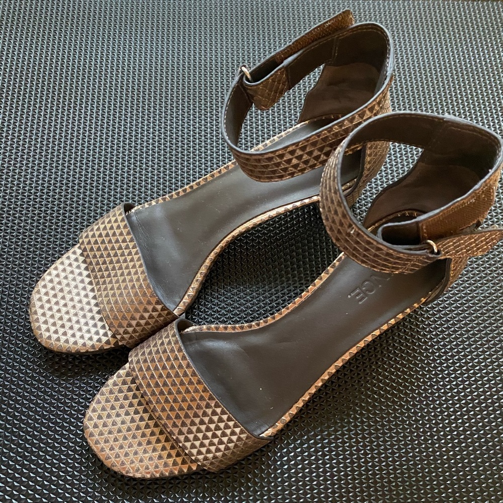 Vince Sandals in Bronze